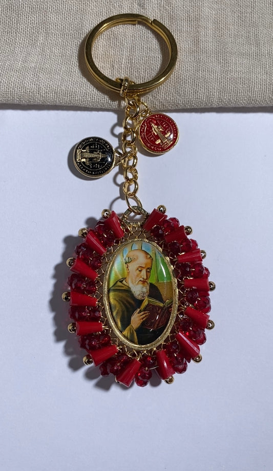 Llavero rojo san Benito