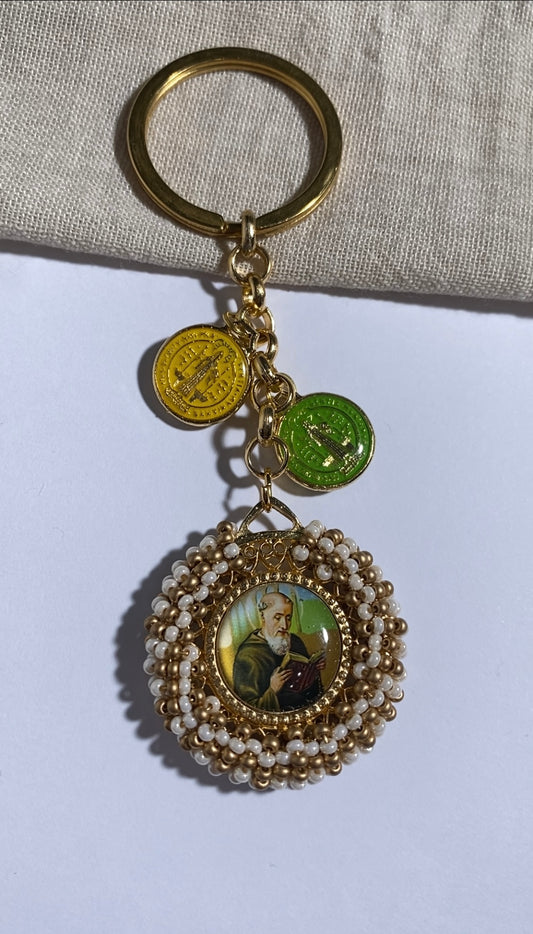 Llavero dorado con multidijes 💛