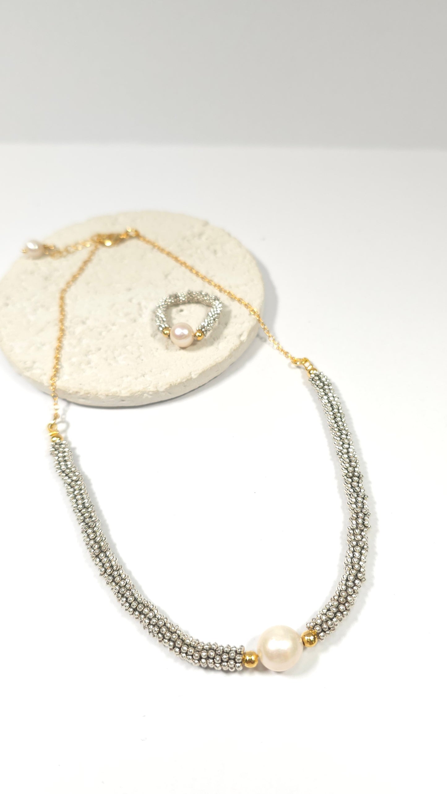 Conjunto "Doble Tono" de Collar y Anillo con Perlas