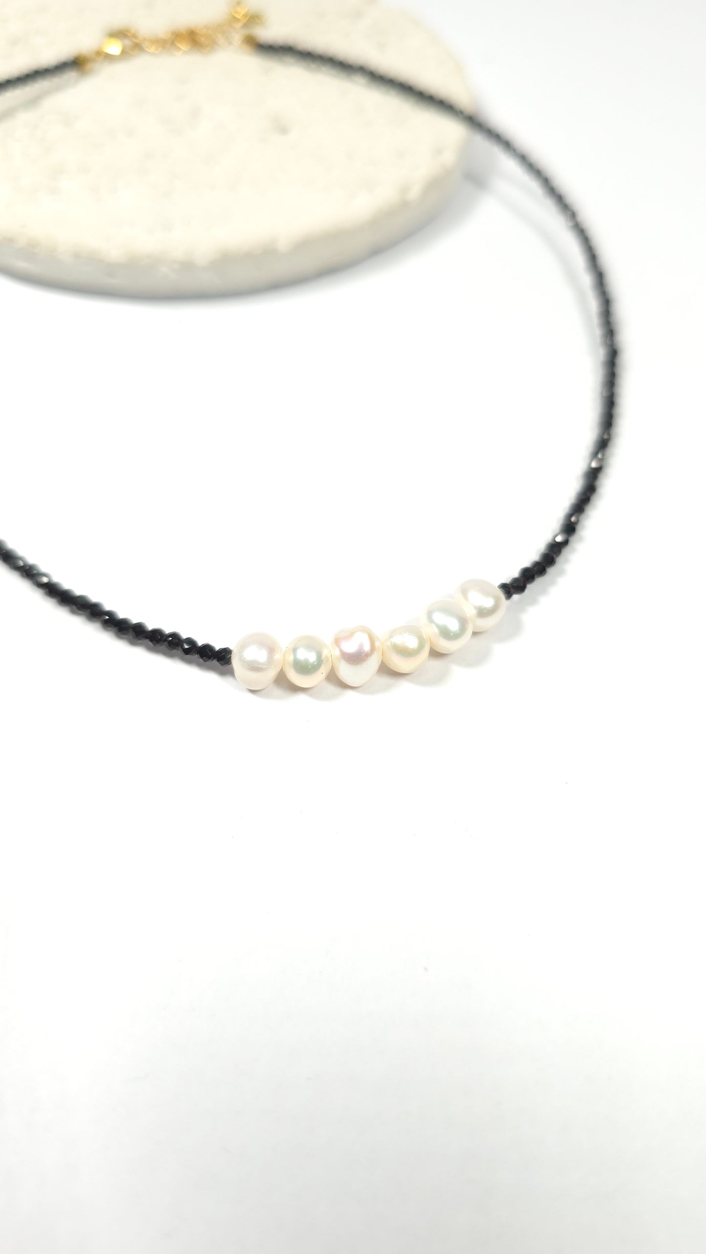 Choker Elegancia Eterna - Espinela Negra y Perlas Naturales