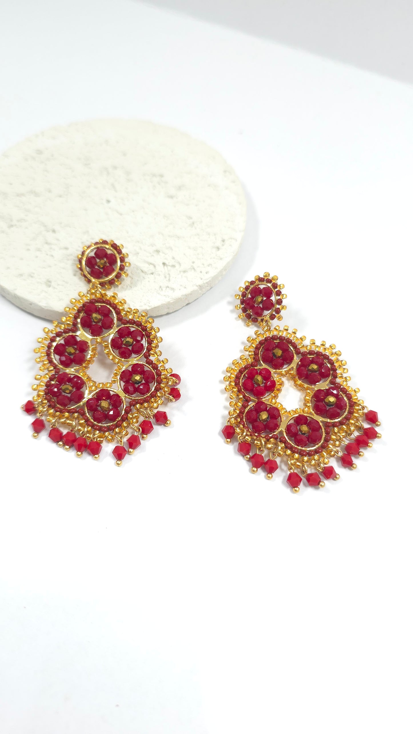 Aretes Flor Tejida "Rubí Real"