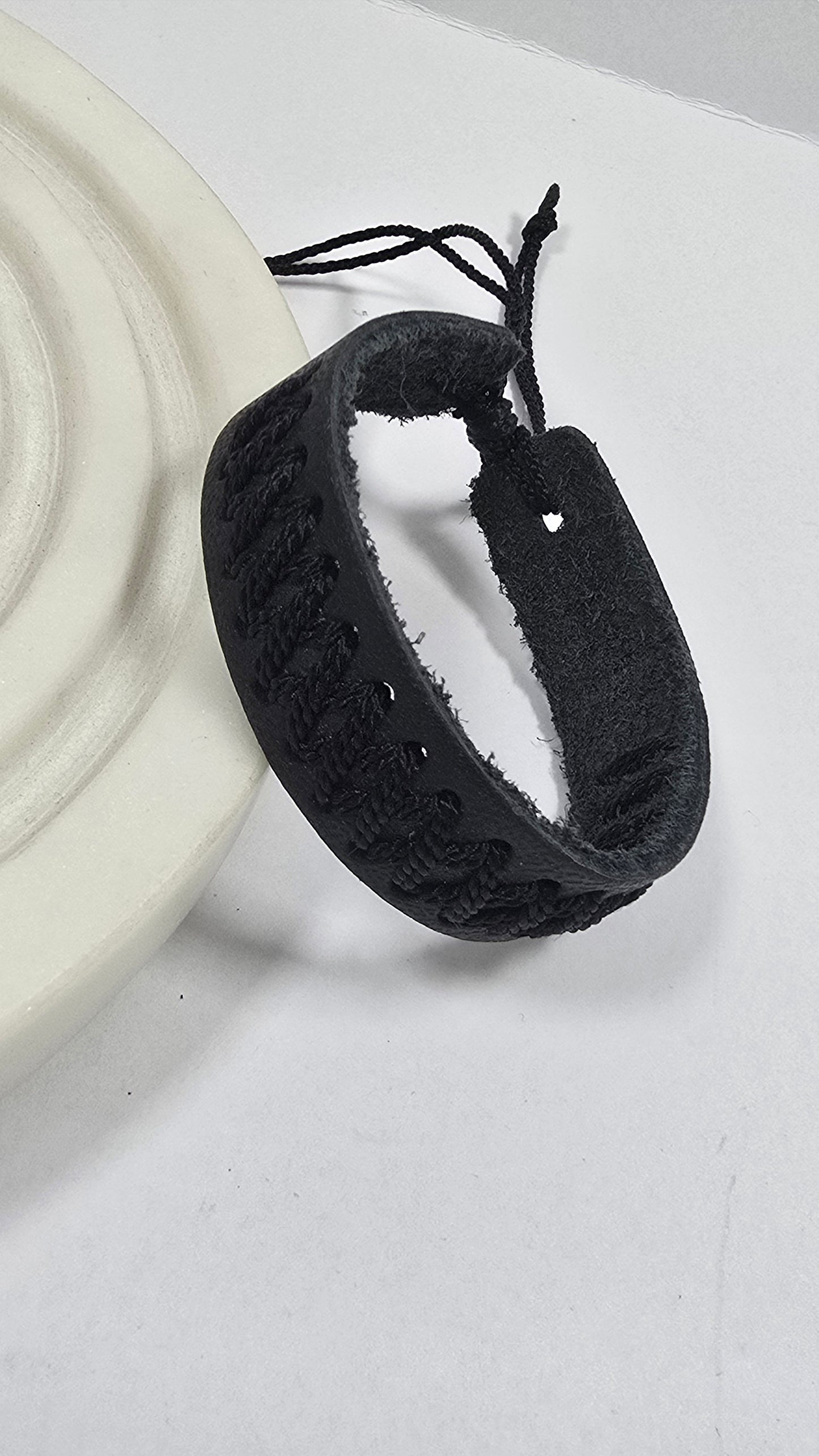 Pulsera de Cuero Trenzada "Nudo Vikingo"