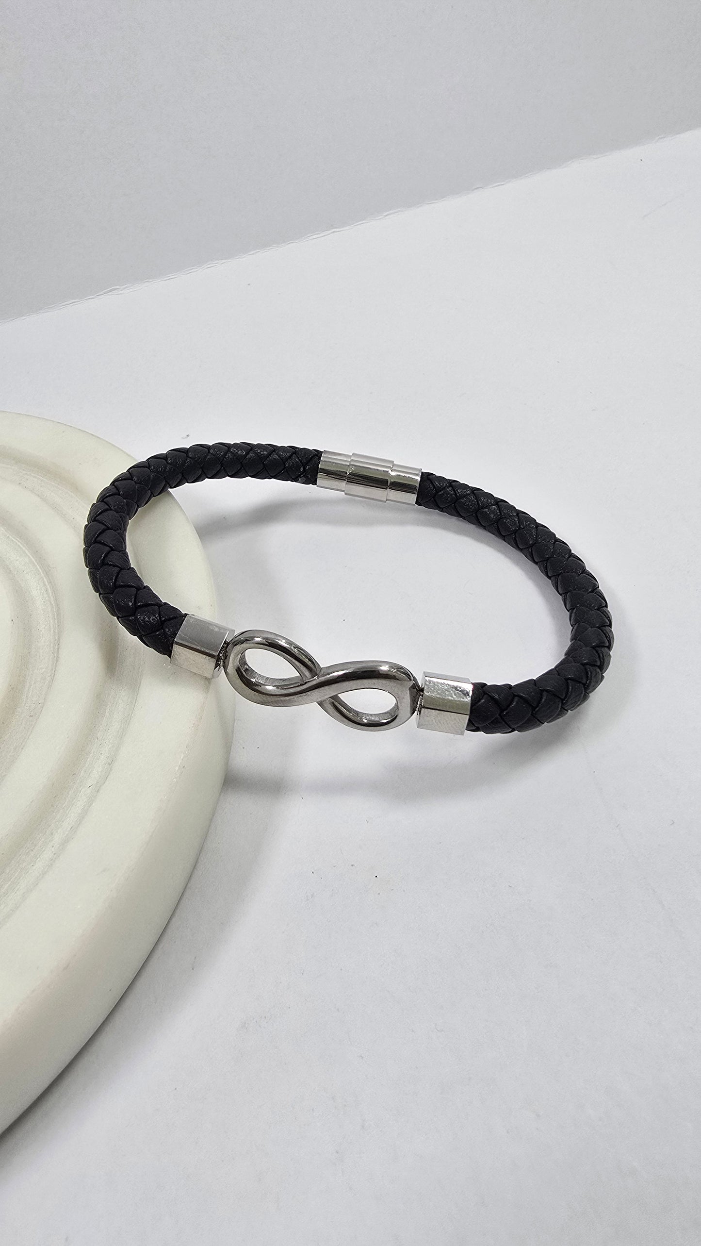 Pulsera Infinito Masculina de Cuero Trenzado "Eternity"