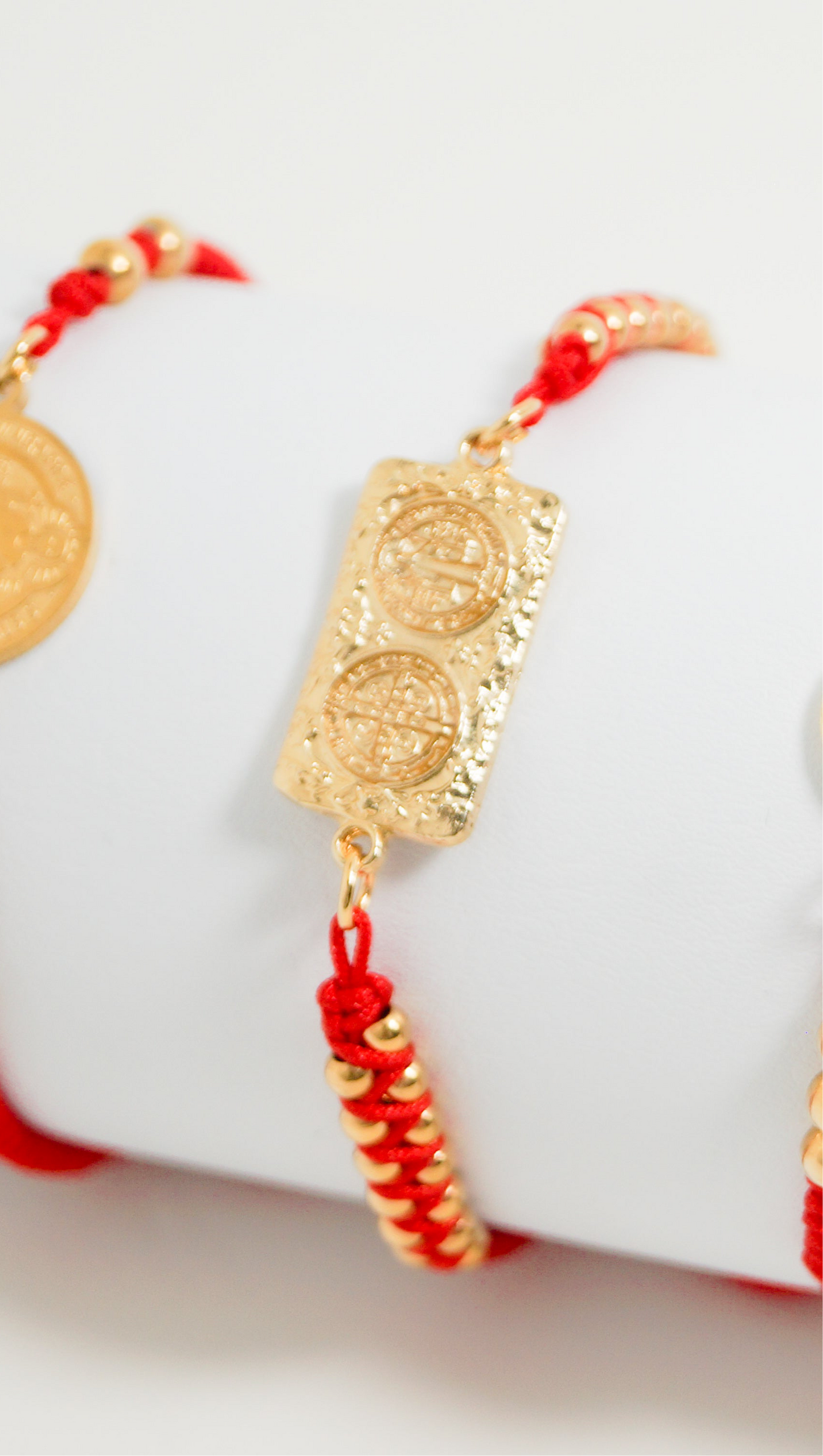 Pulseras individuales en hilo rojo SAN BENITO