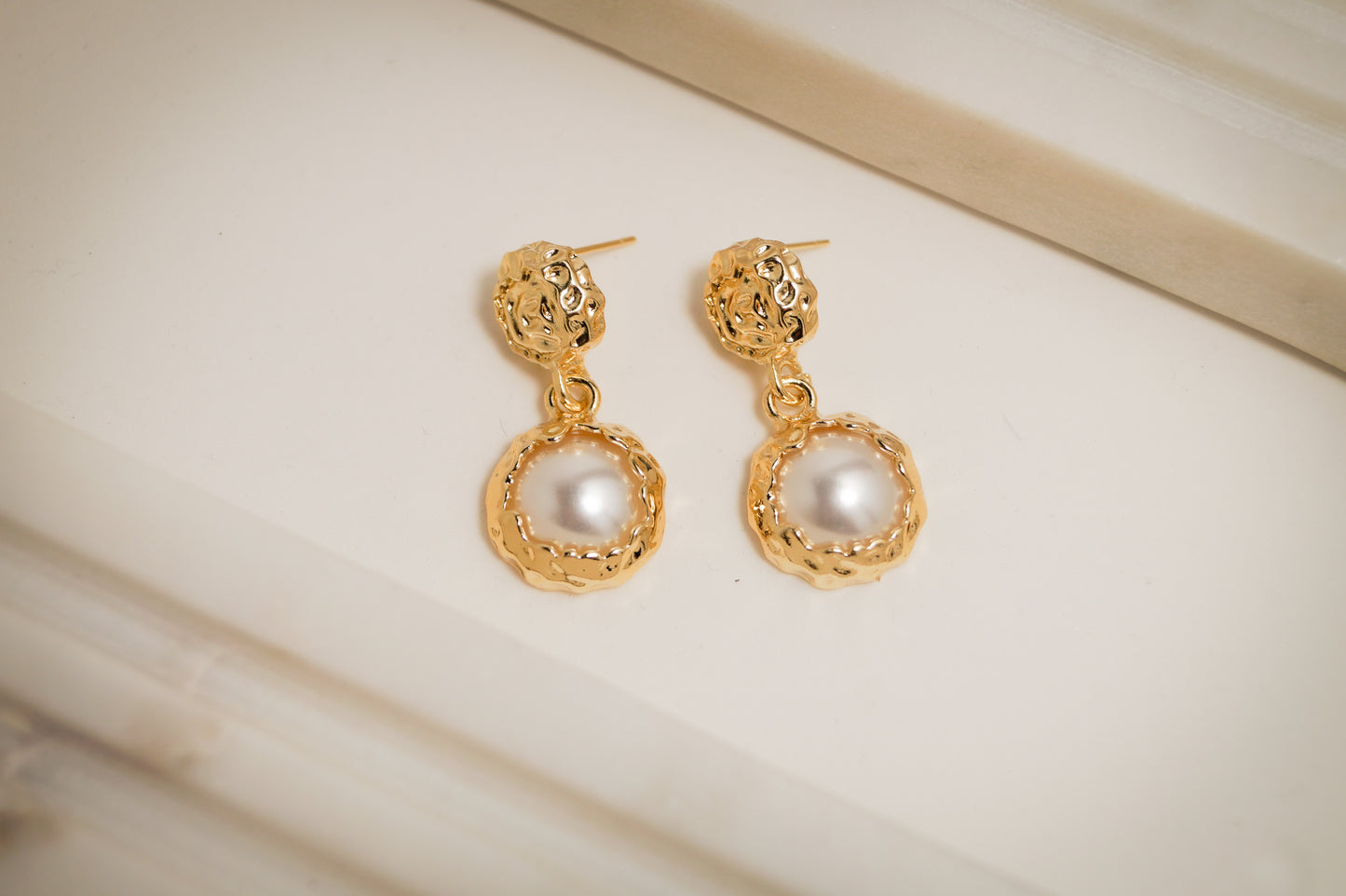 Aretes con Perla en Caida con Baño de Oro de 24K