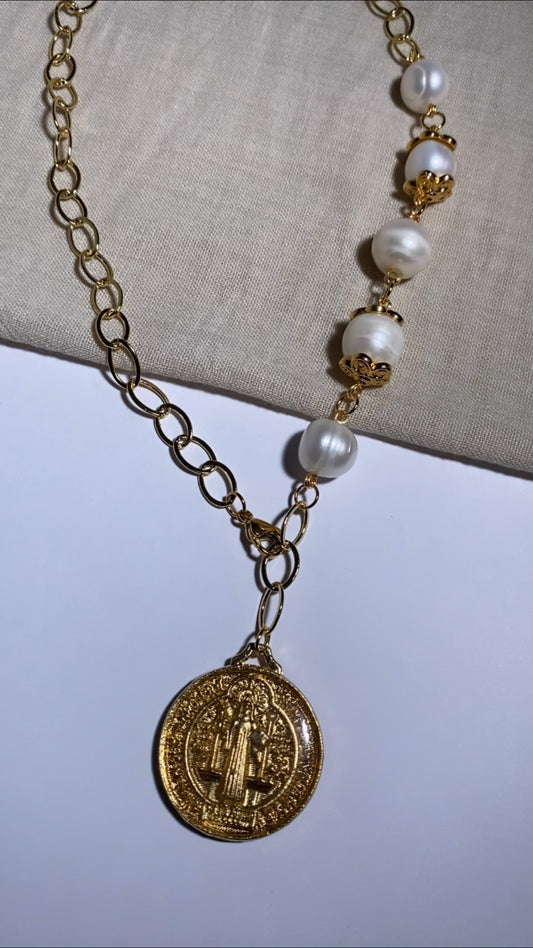 Collar San Benito Entorchado con Perlas Naturales