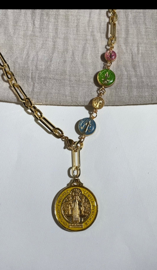 Collar entorchado multi dijes san Benito