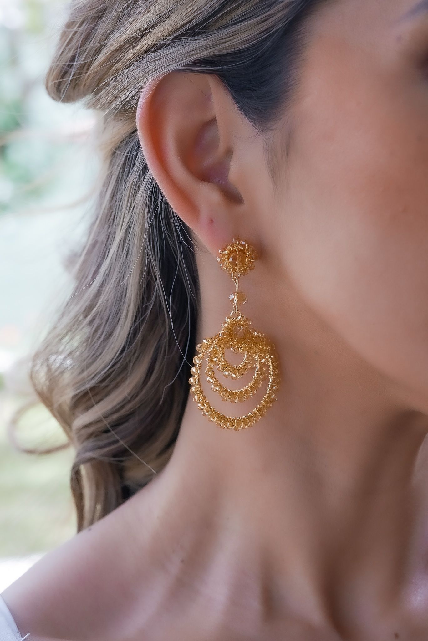 Aretes Tejidos Dorados en Baño de Oro de 24 Kilates en Círculo