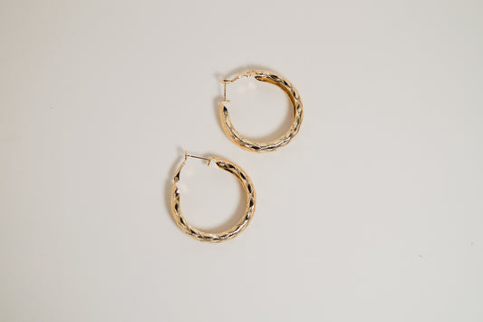 Argollas Texturadas en Baño de Oro de 24K