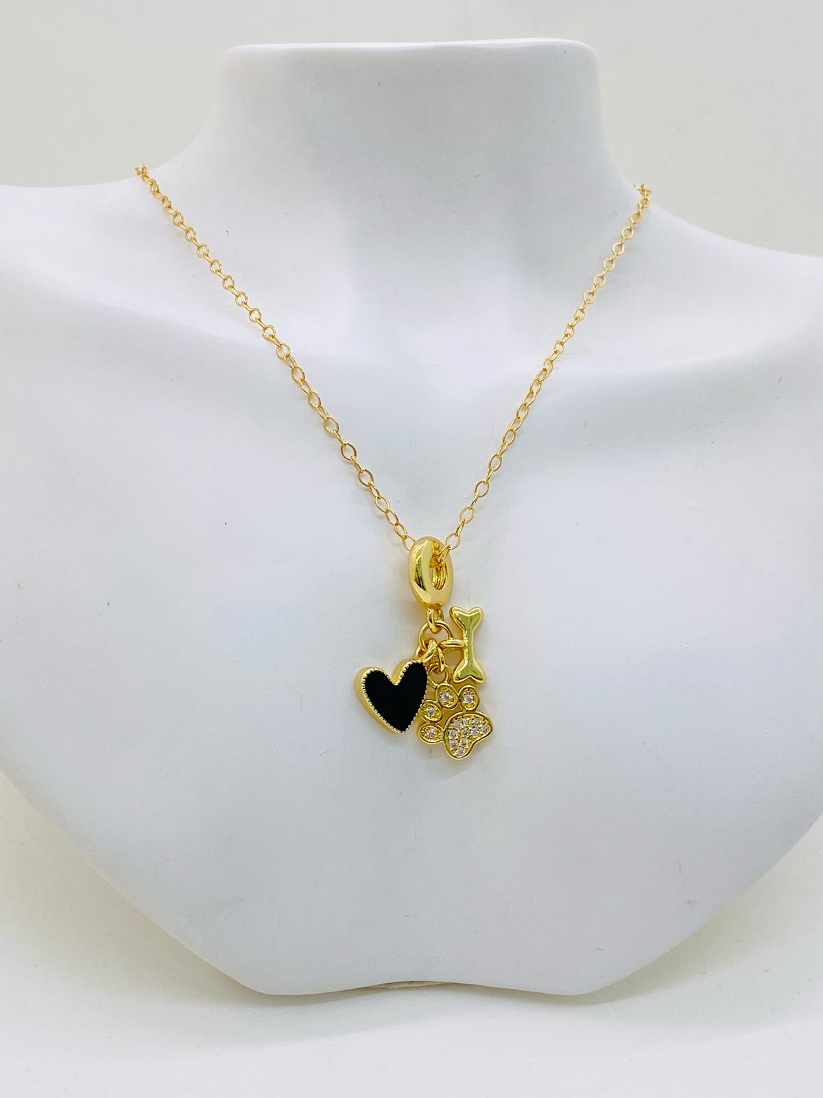 Collar Dije Hueso de Perro, Corazón y Huella