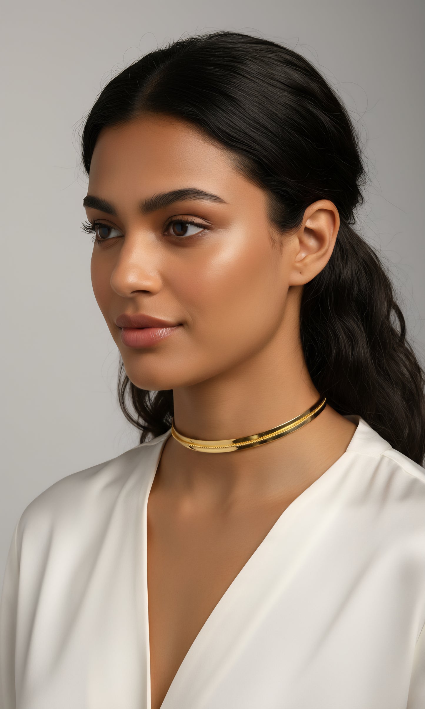 Collar Rígido con Baño de Oro