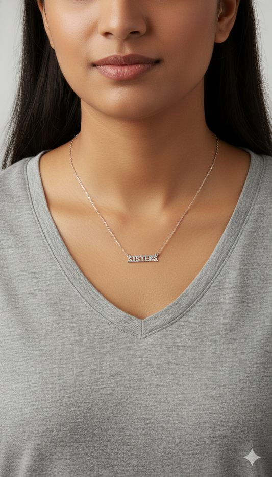 Collar de Barra "SISTERS" en Tono Plateado