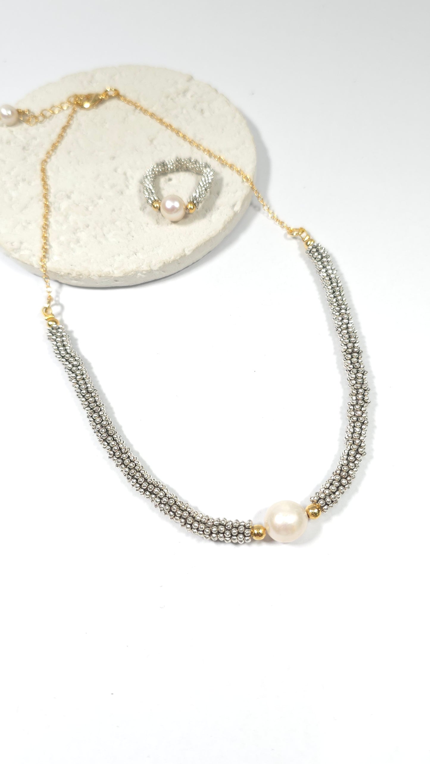 Conjunto "Doble Tono" de Collar y Anillo con Perlas