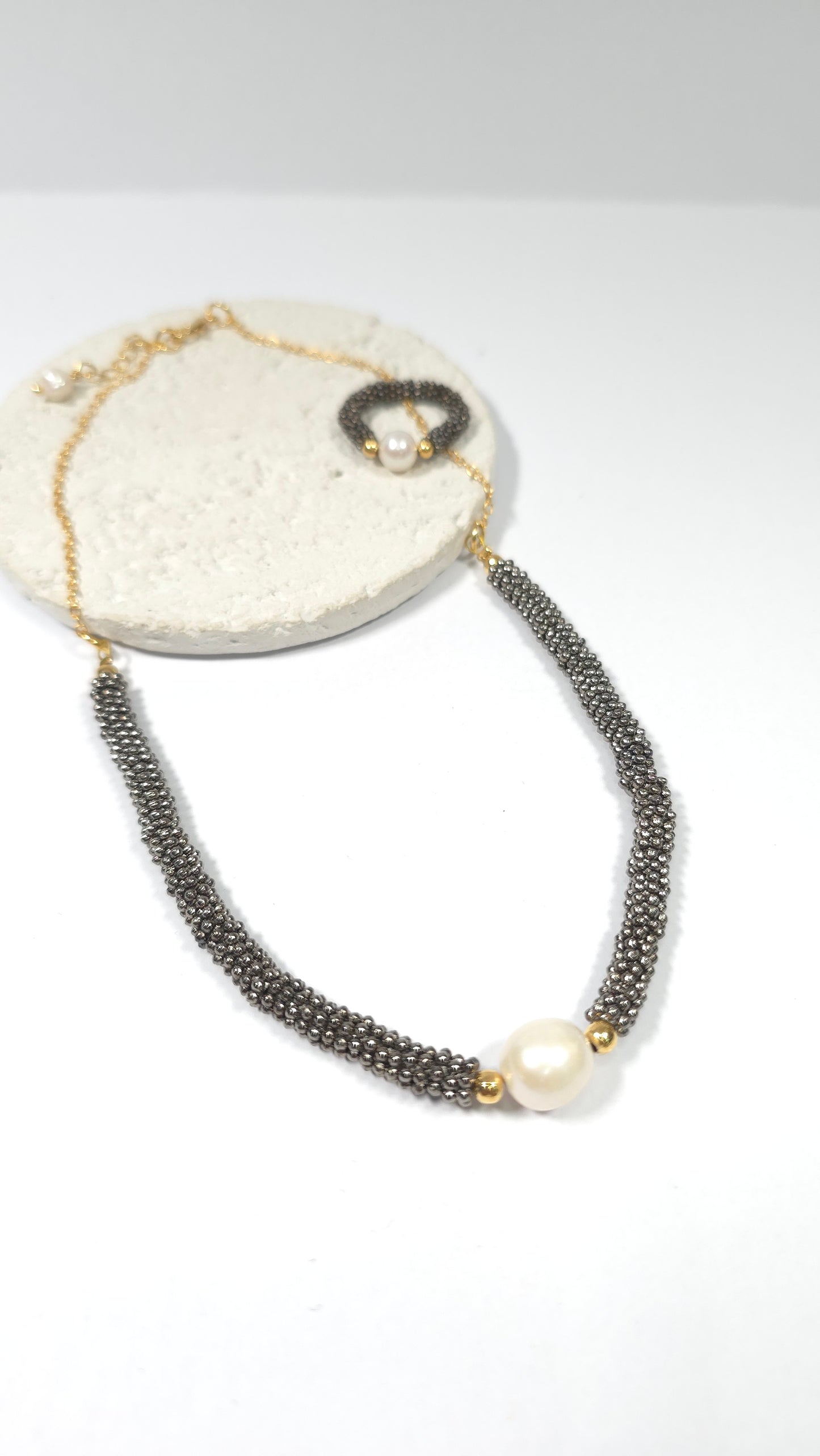 Collar Trenzado y Anillo con Perlas Naturales