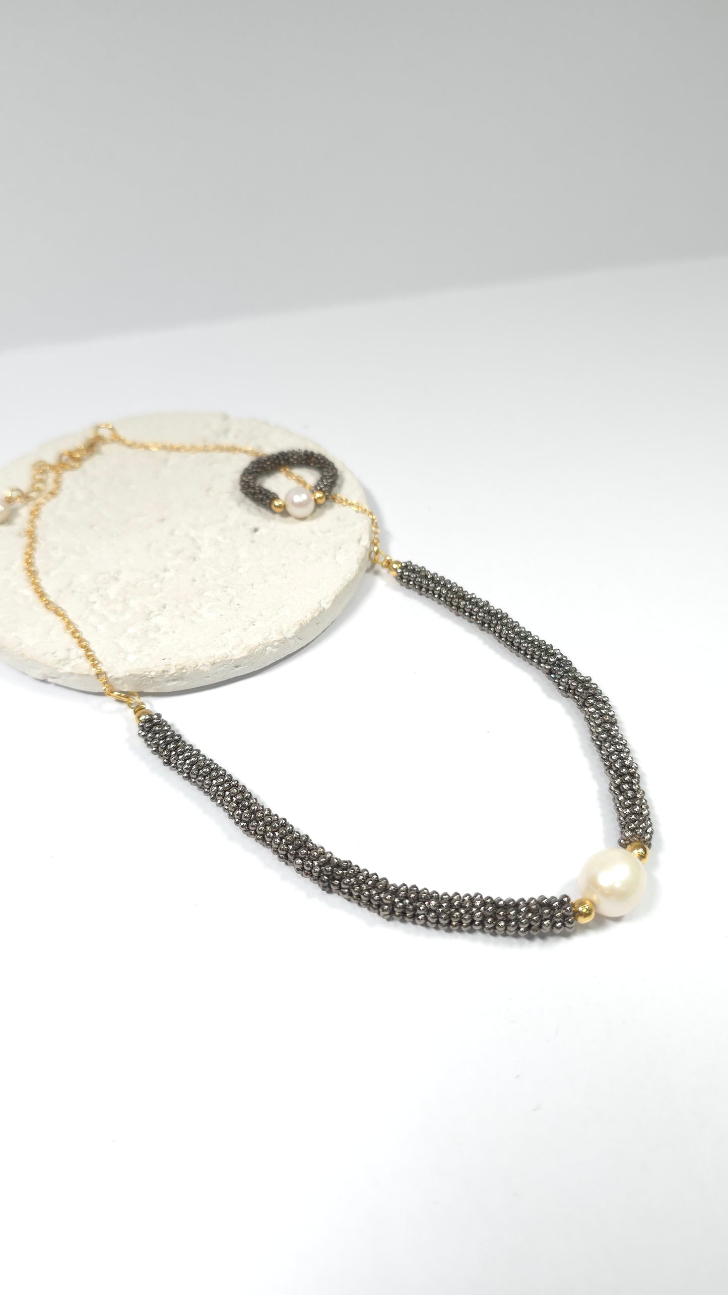 Collar Trenzado y Anillo con Perlas Naturales