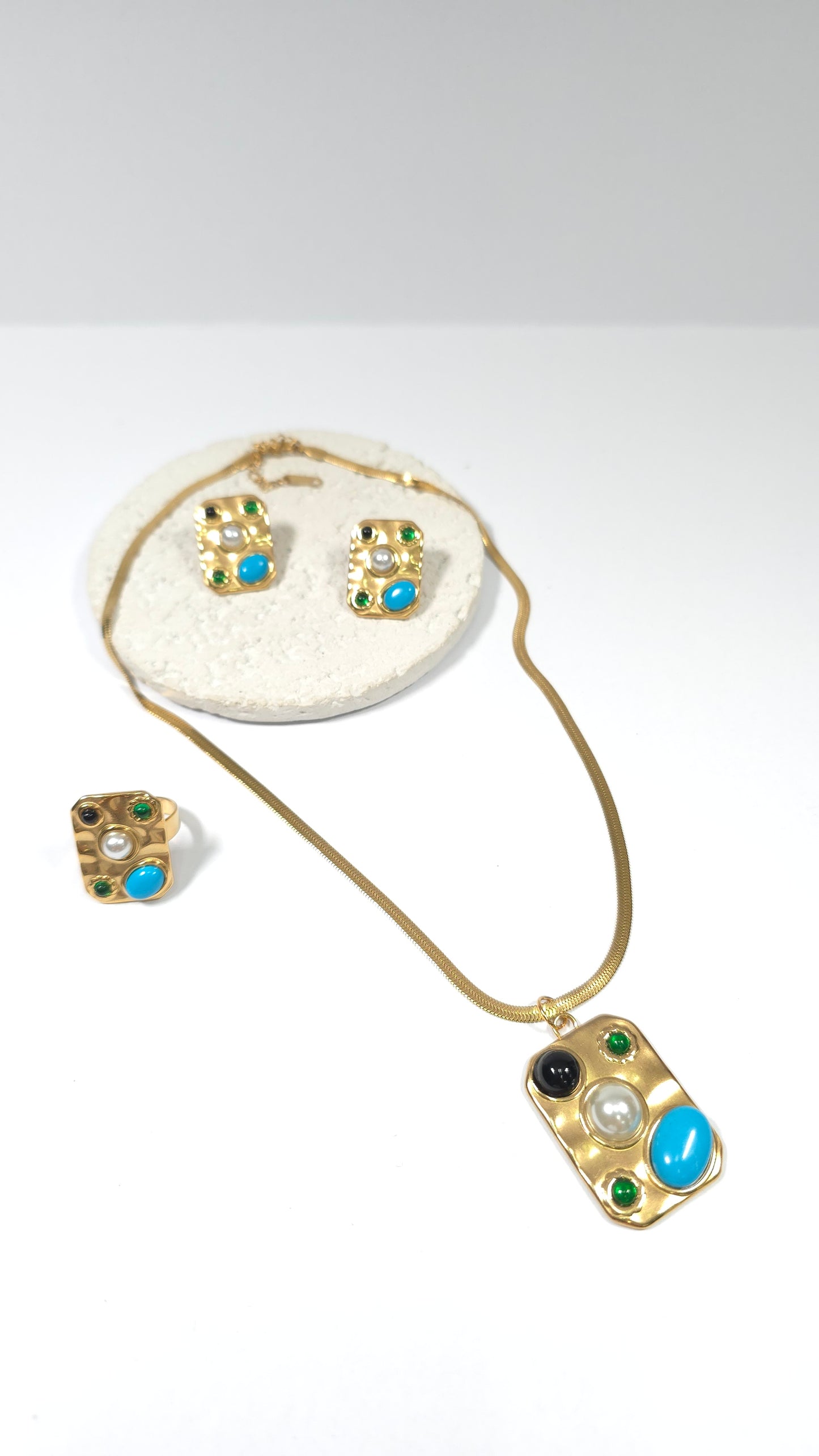 Juego de Joyas "Elegancia Geométrica" - Collar, Anillo y Aretes