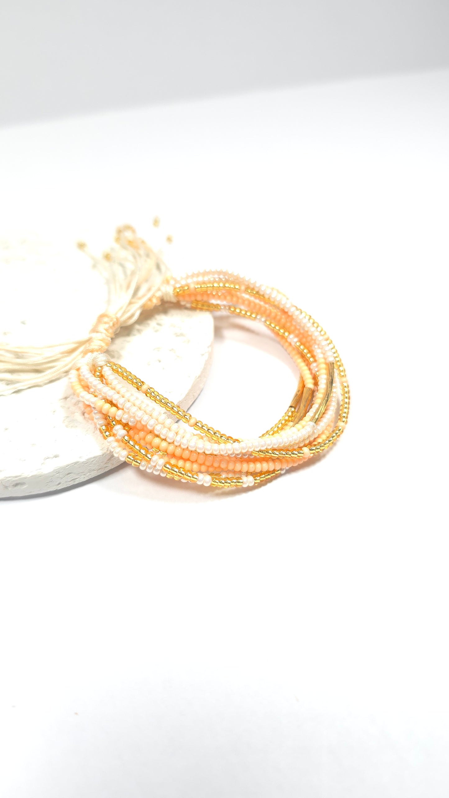 Pulsera Multi Hilos "Deseo Coral"