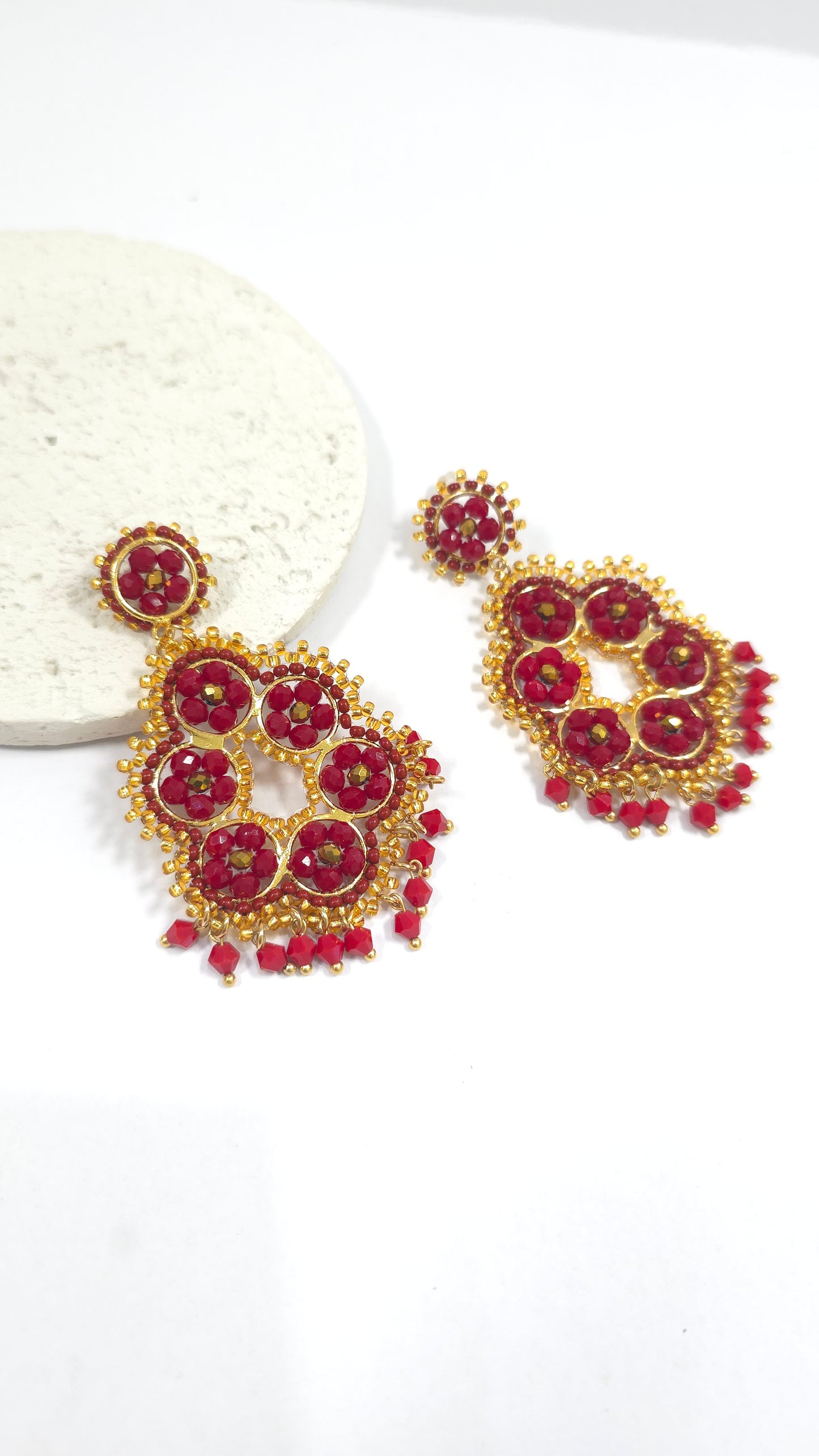 Aretes Flor Tejida "Rubí Real"