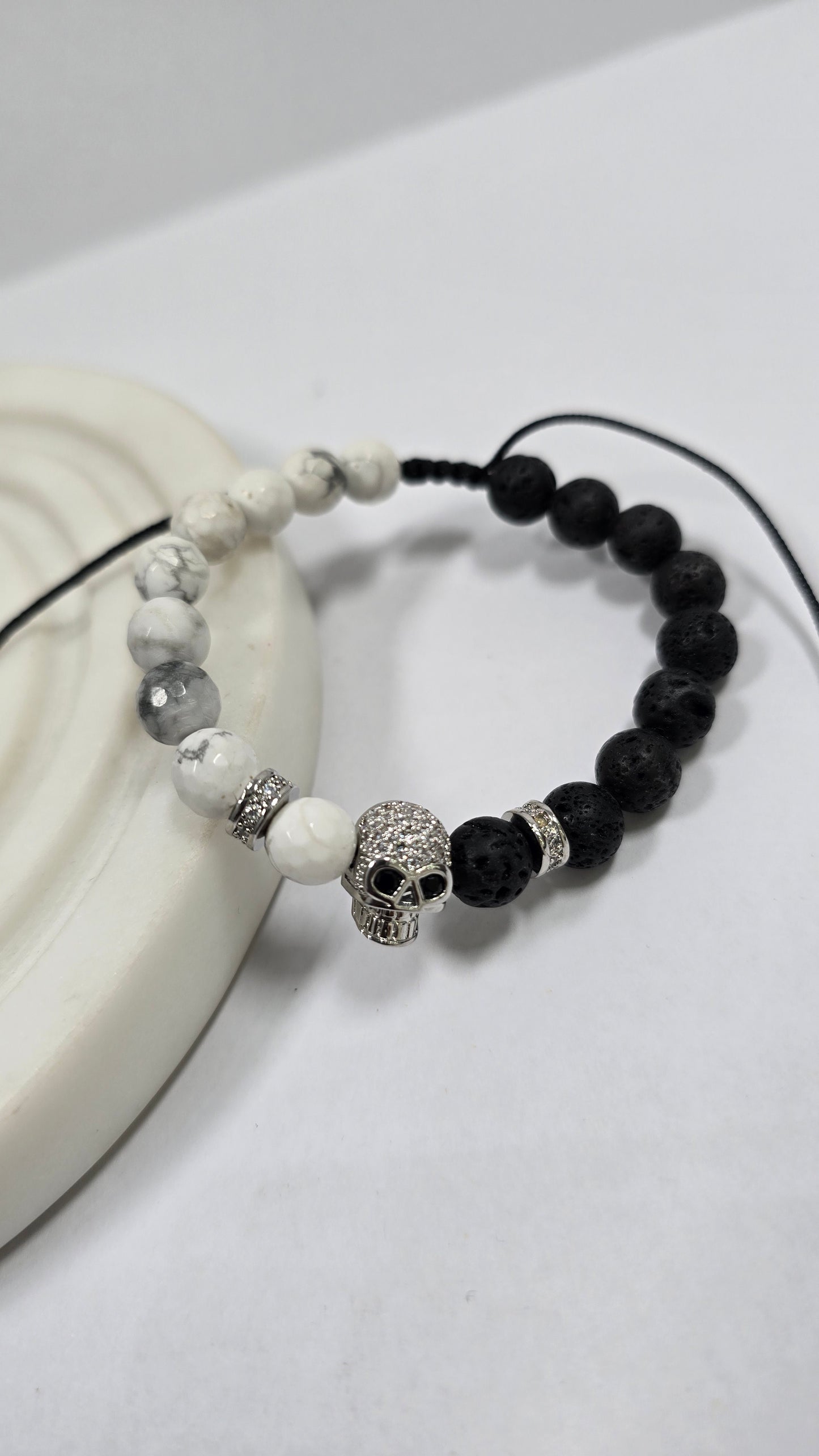 Pulsera "Equilibrio Calavera" - Fuerza y Estilo
