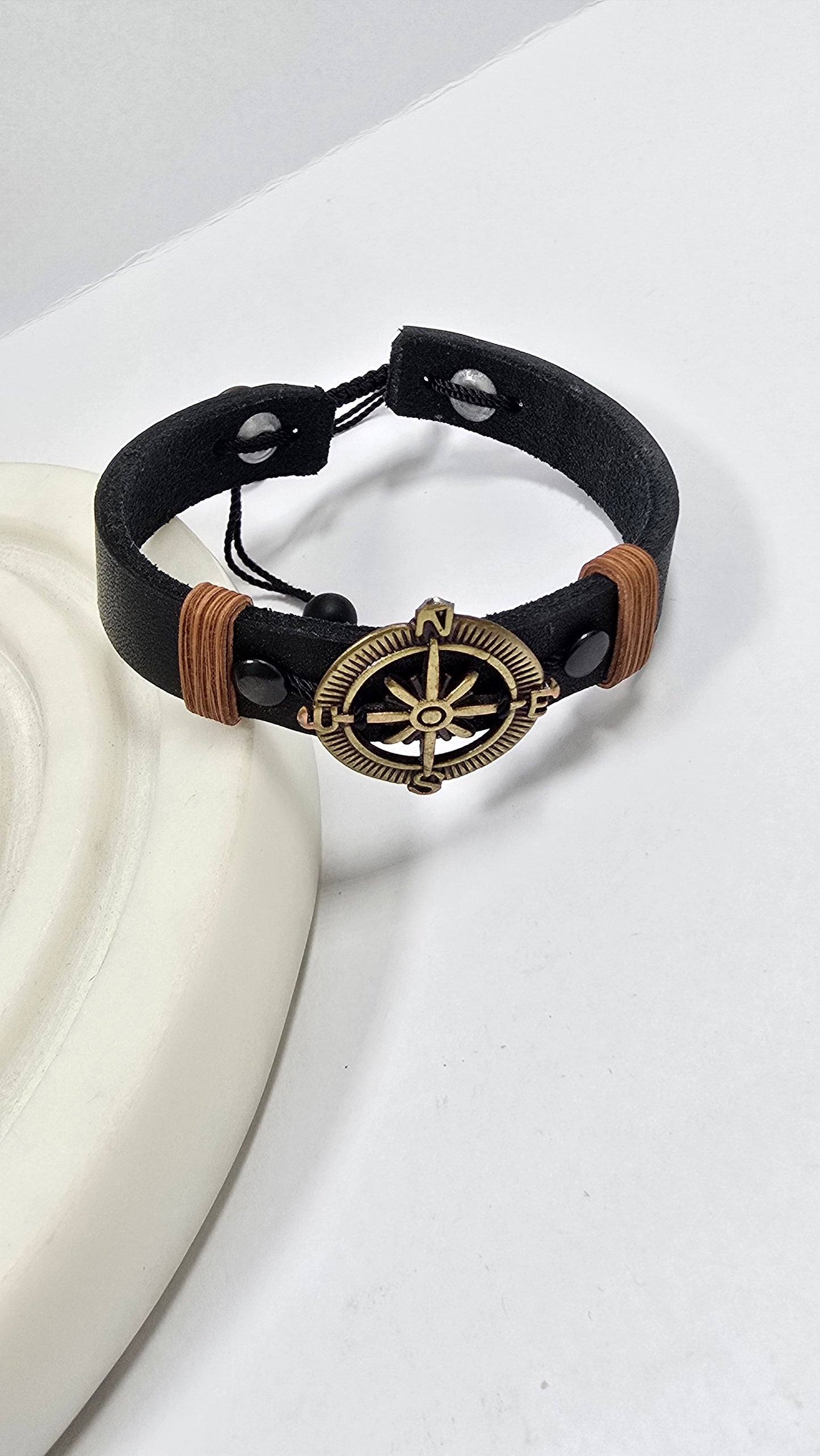 Aventura | Pulsera de Cuero y Brújula Vintage