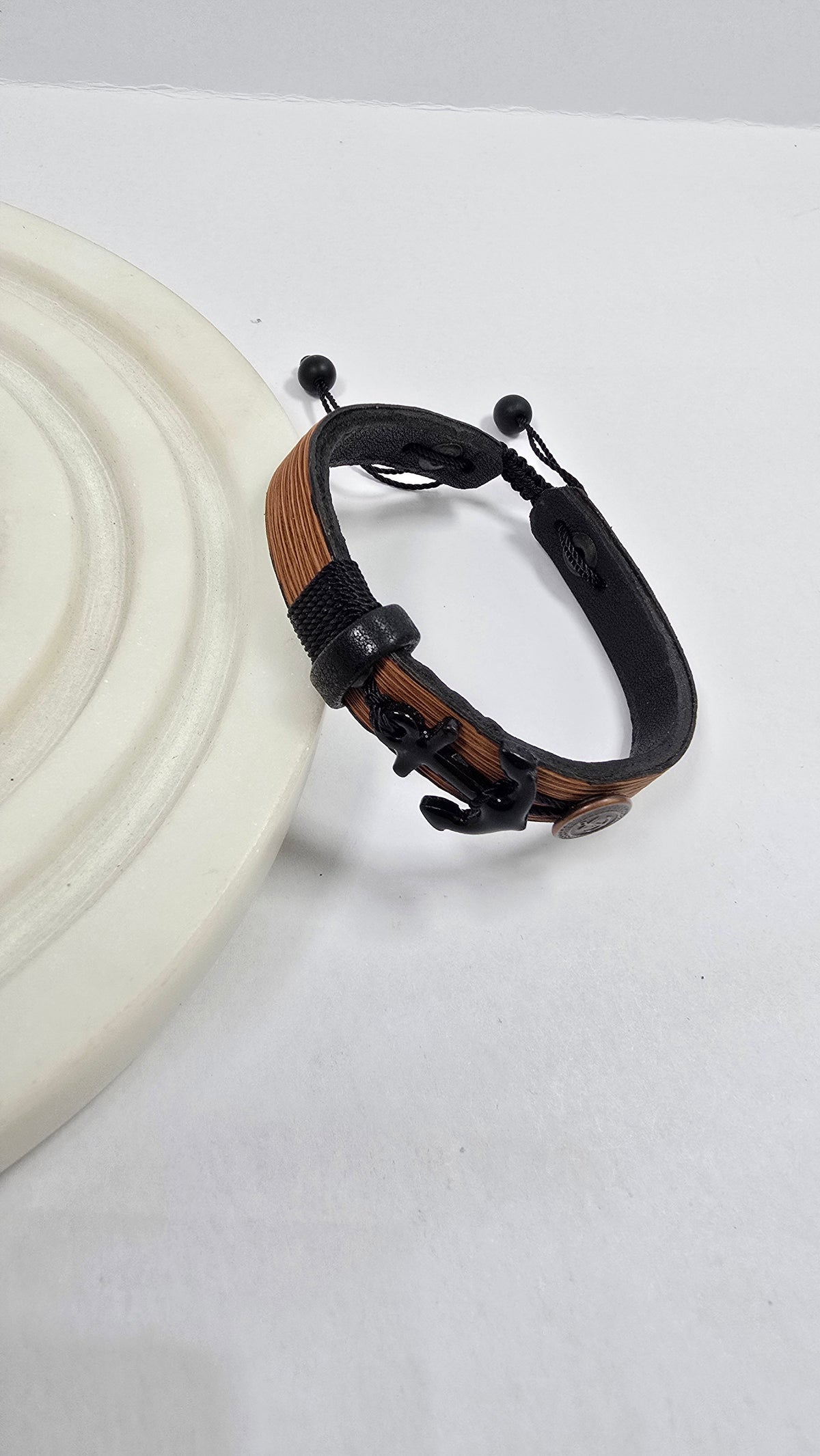 Estilo Marino y Terrenal: Pulsera de Ancla Ajustable