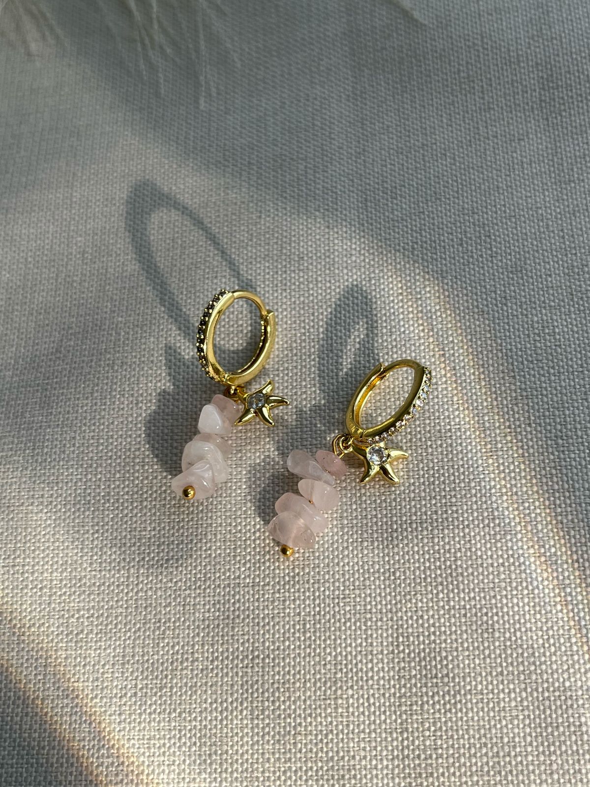 Collar y aretes Cuarzo Rosa con Baño de Oro de 24 Kilates