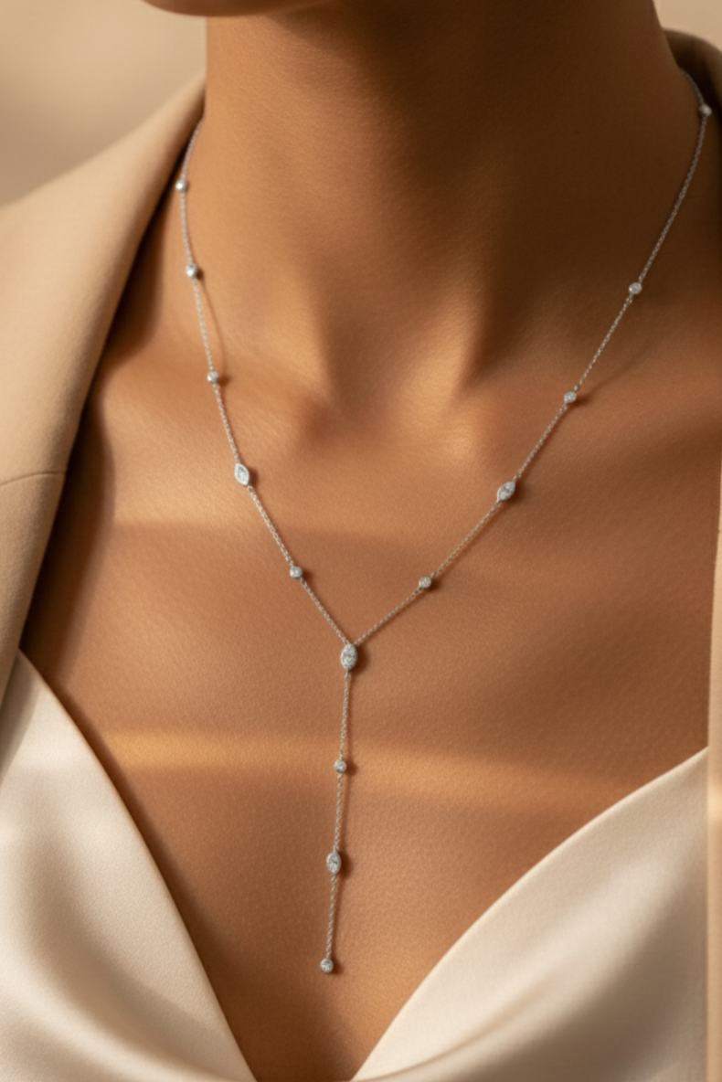 Collar Escote Profundo Ojos