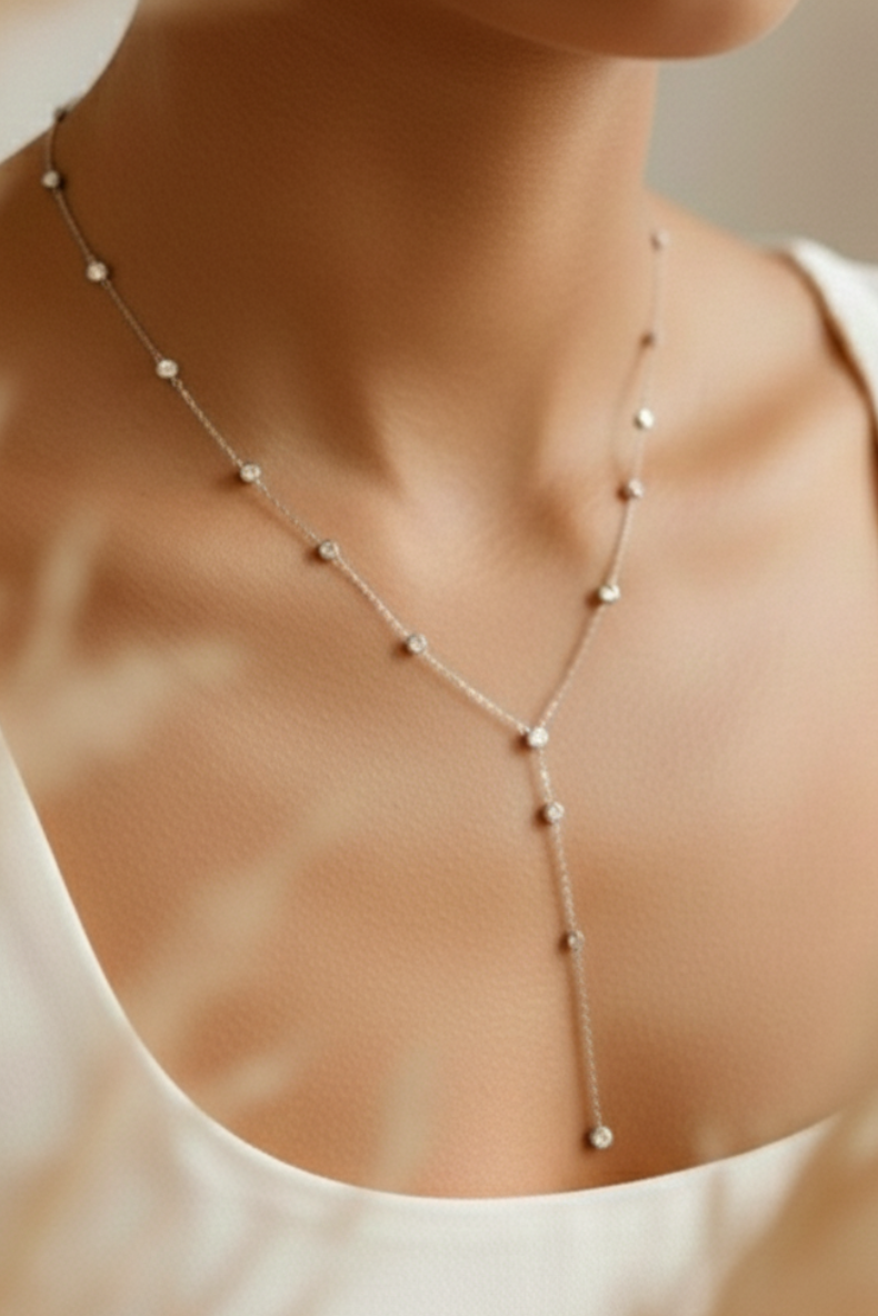 Collar Escote Profundo Plateado