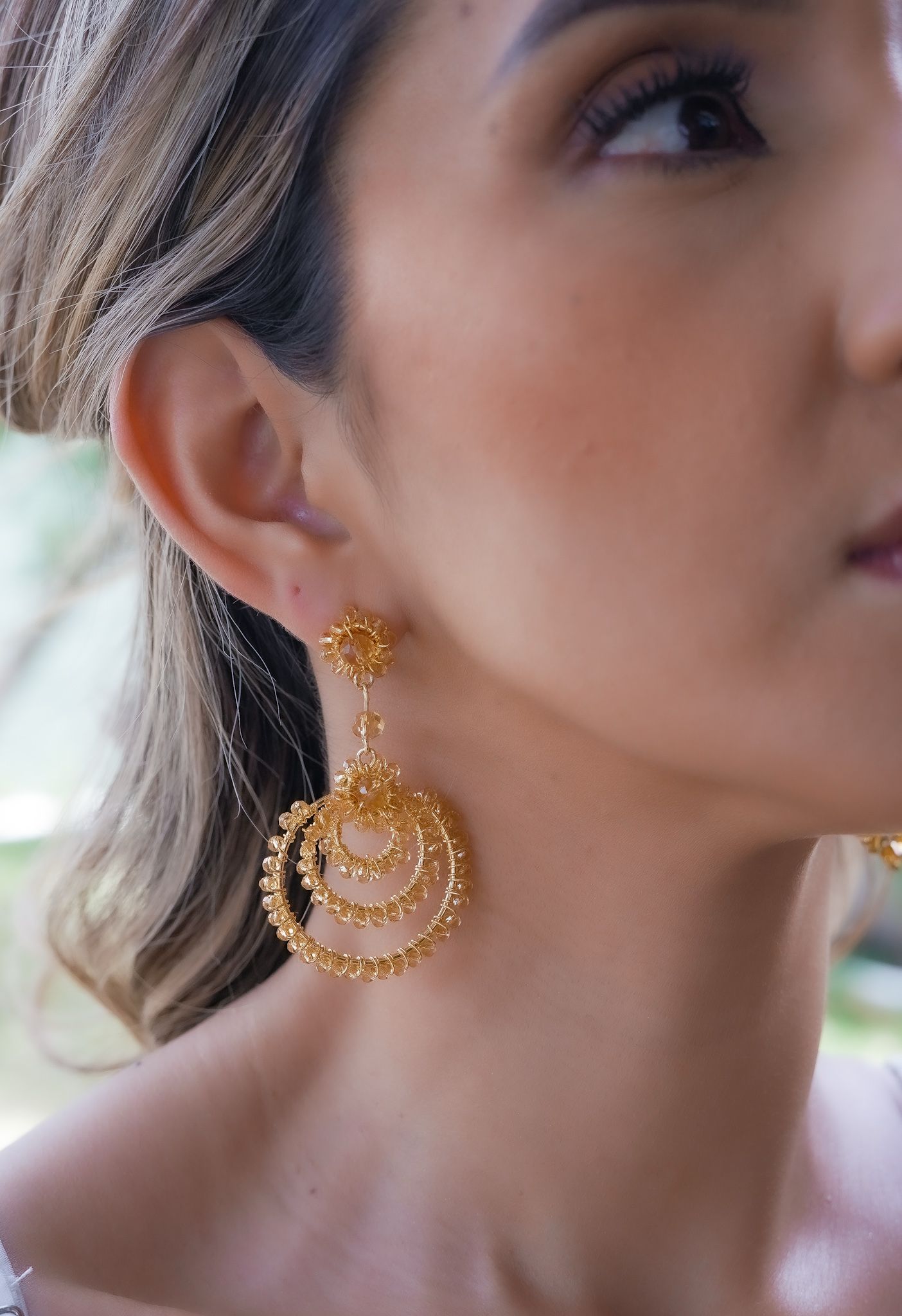 Aretes Tejidos Dorados en Baño de Oro de 24 Kilates en Círculo