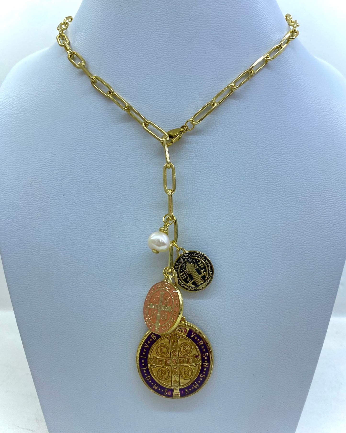 Collar Grueso San Benito con medalla Morado