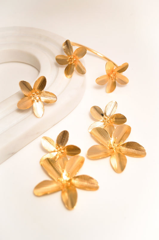 Set Floral Aretes-Anillo-Brazalete, Disponibles por Individual Exclusivo- Baño de Oro de 24K